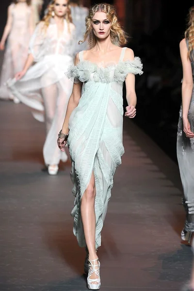 Look 60